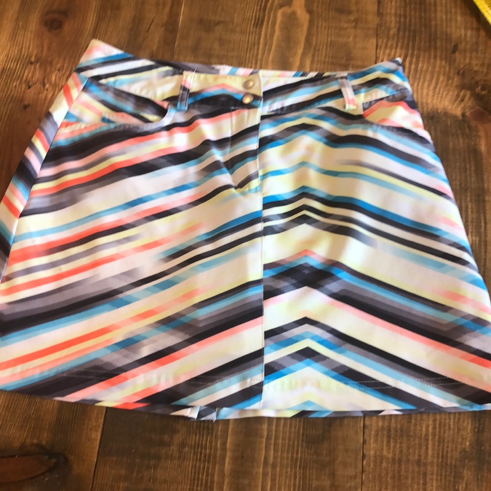 Slazenger women’s Golf Skort. Size 2 . Multicolor. Quality. NWT